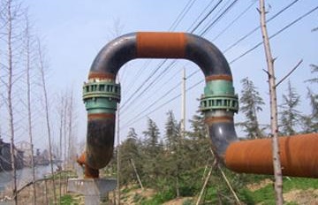 A pair of rotary compensators in piping