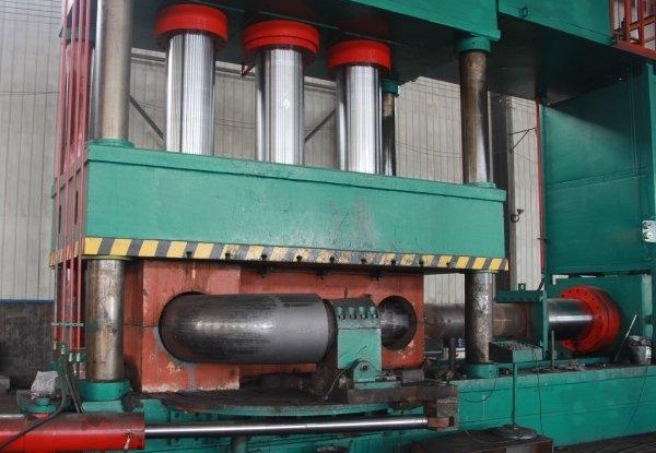 Cold forming machine