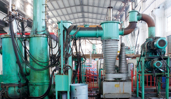 Titanium vacuum remelting furnace